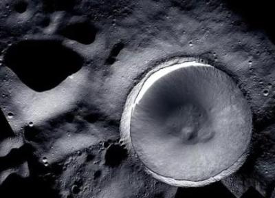 نمای خیره کننده از دهانه مرموز شکلتون در ماه، عکس